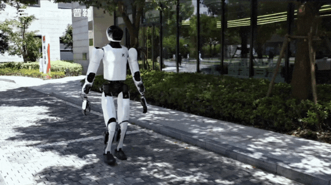 同款步態?這家中國人形機器人公司正面“硬剛”特斯拉!